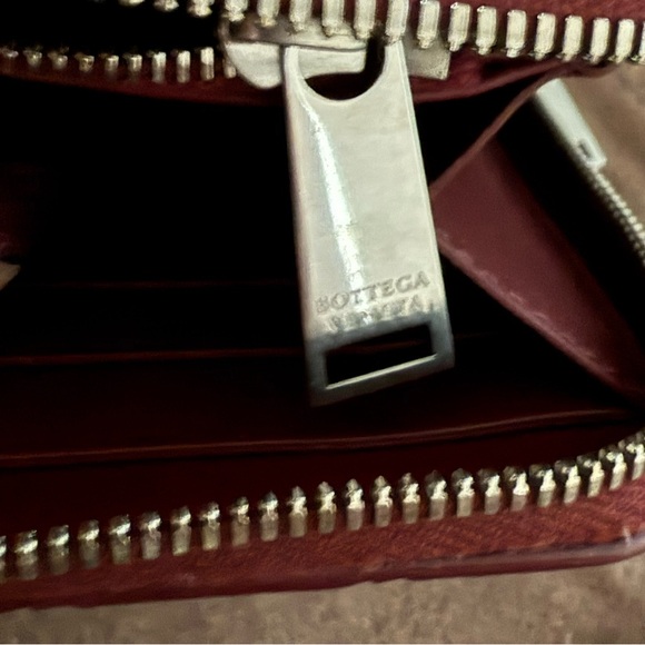 Beautiful Intrecciato Wine/Cranberry Leather Wallet - Picture 6 of 9